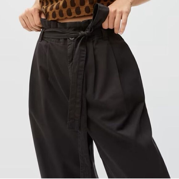 Everlane The Paperbag Black Pants - Picture 3 of 14